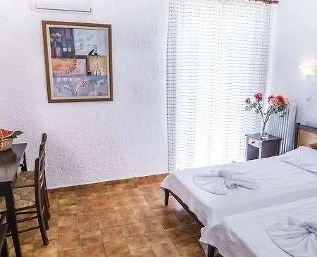 Отель Creta Adhele